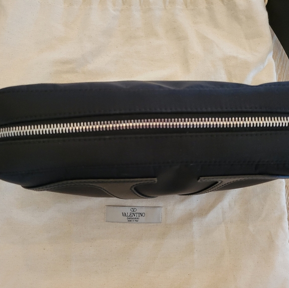 Valentino Garavani VLogo crossbody bag nylon and leather - Picture 5 of 12